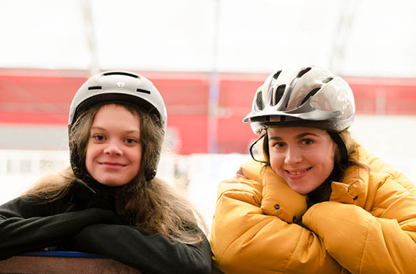 Sandra tillsammans med idolen Amy Deasismont